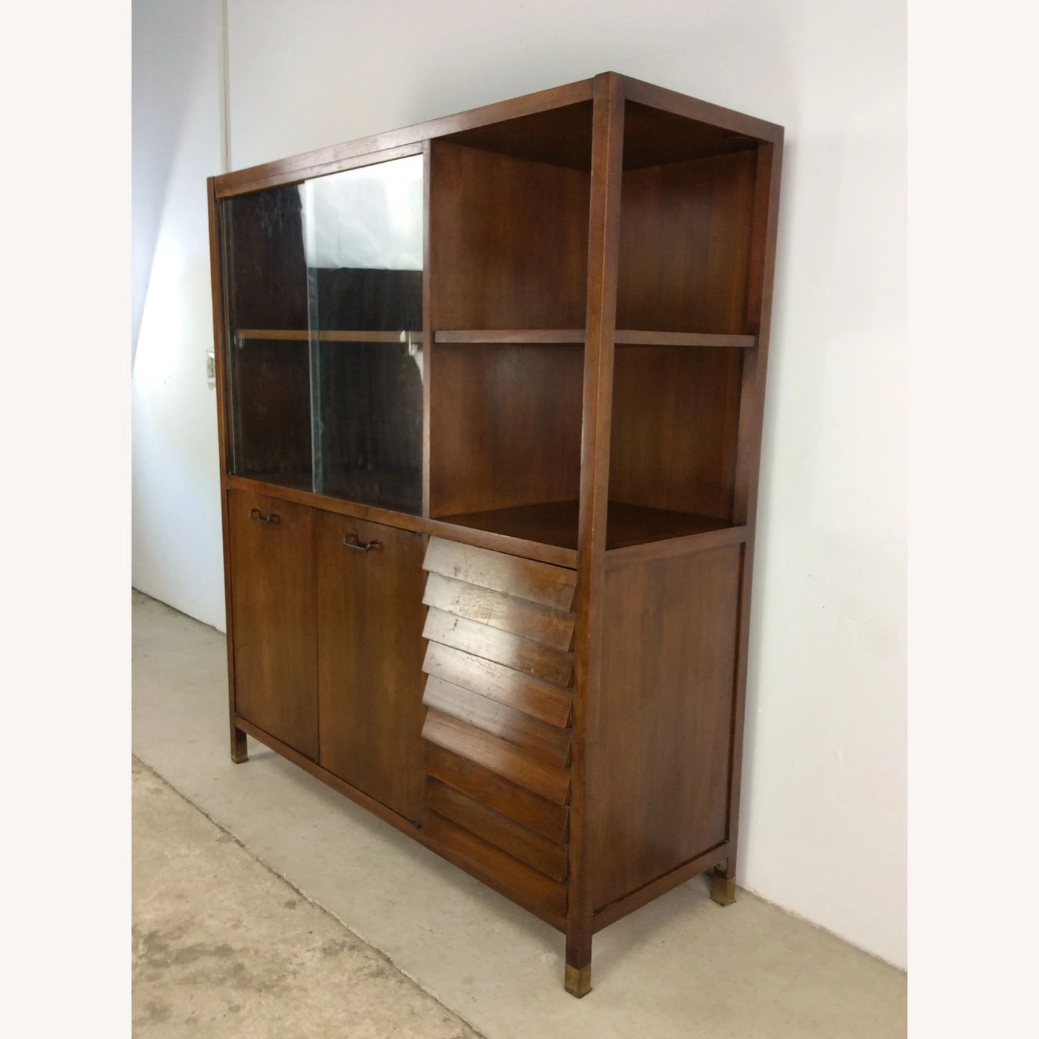 MCM China Cabinet By American Of Martinsville 9 MCM China Cabinet By American Of Martinsville - Image 9